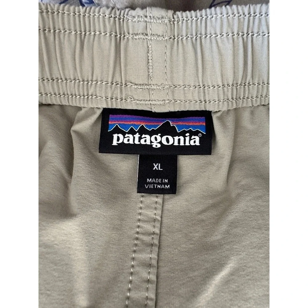 Patagonia Shorts XL 6 Inch Tan Floral Unlined Wavefarer Volley Hike Surf